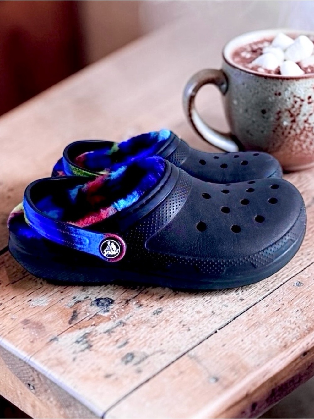Crocs Big Kids Lined Clogs Black Rainbow Fuzzy Interior Youth 4 ❄️